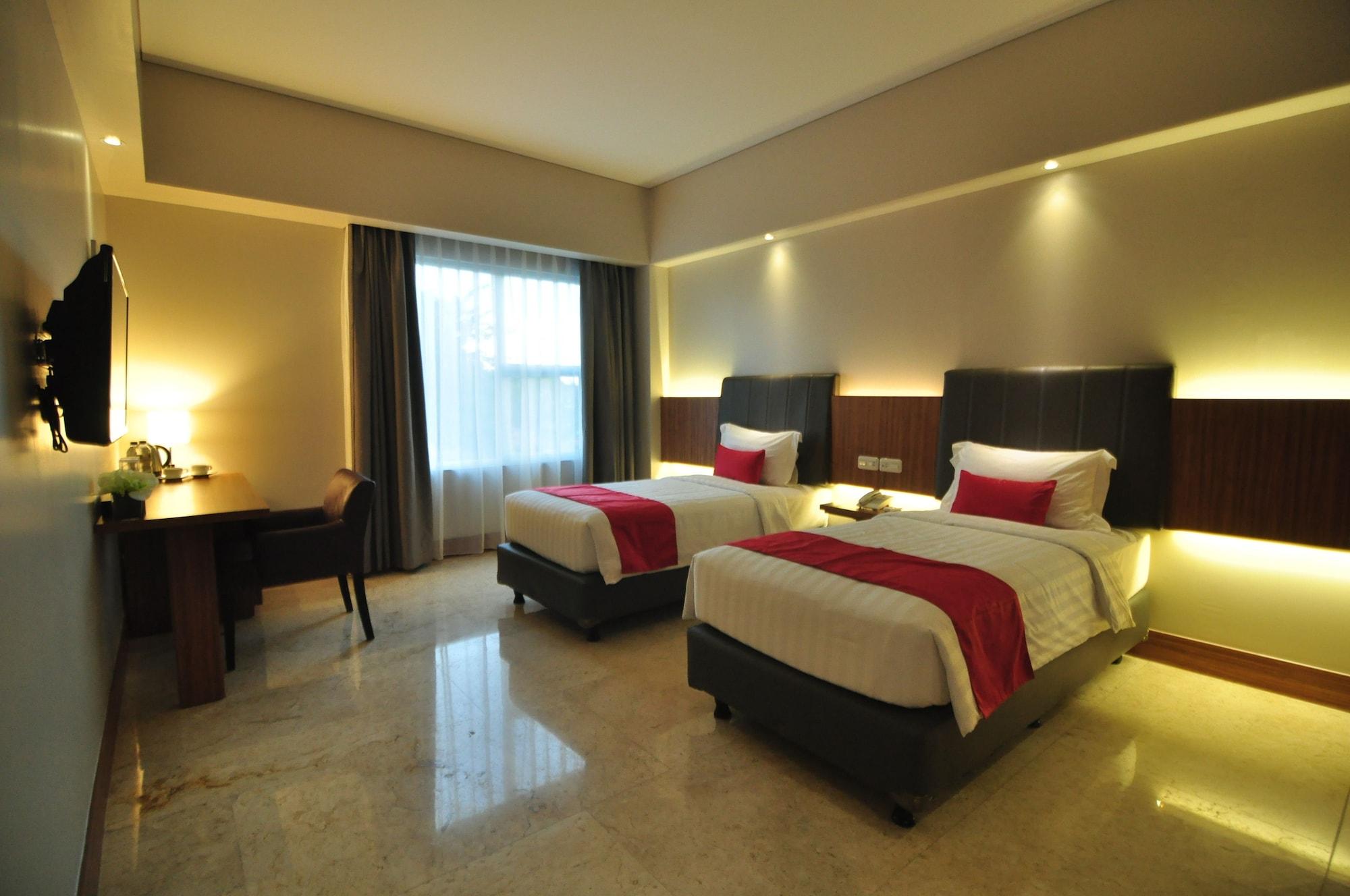 Demelia Hotel Makassar Bagian luar foto