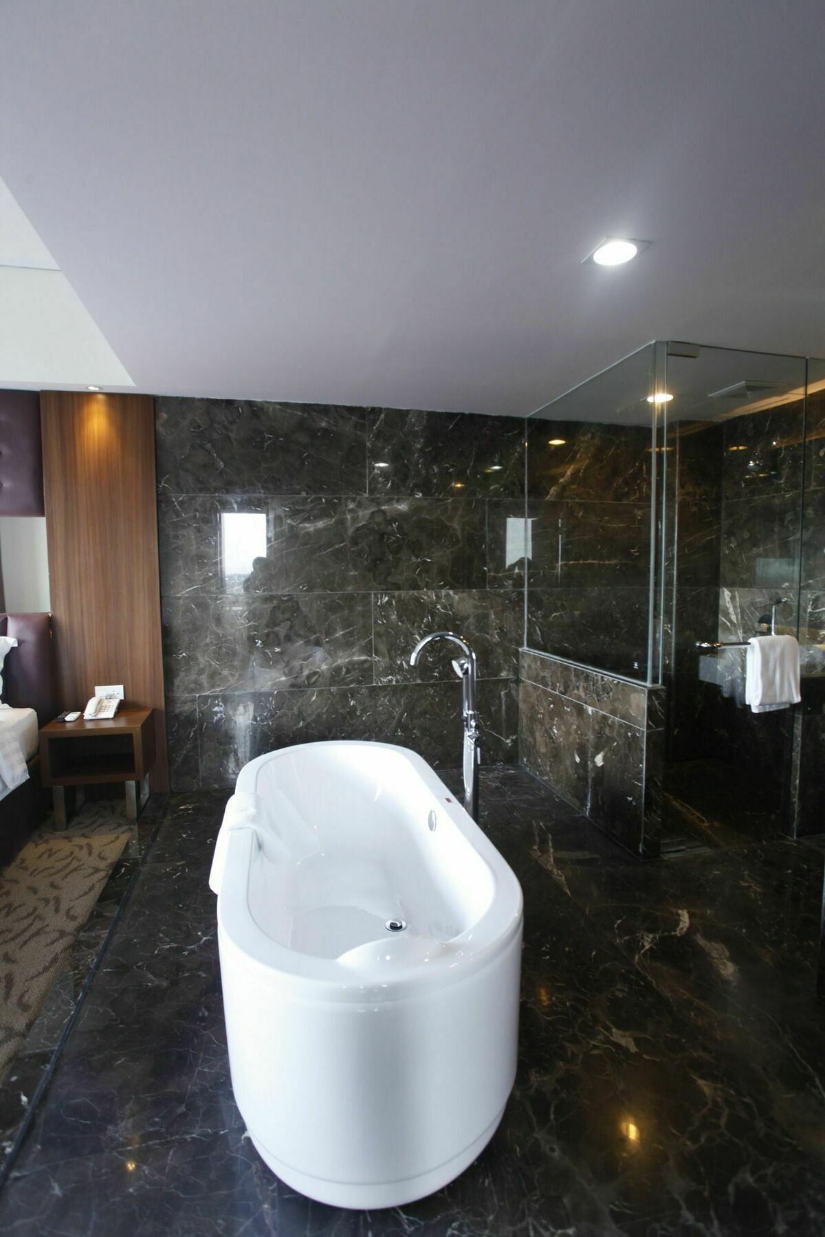 Demelia Hotel Makassar Bagian luar foto