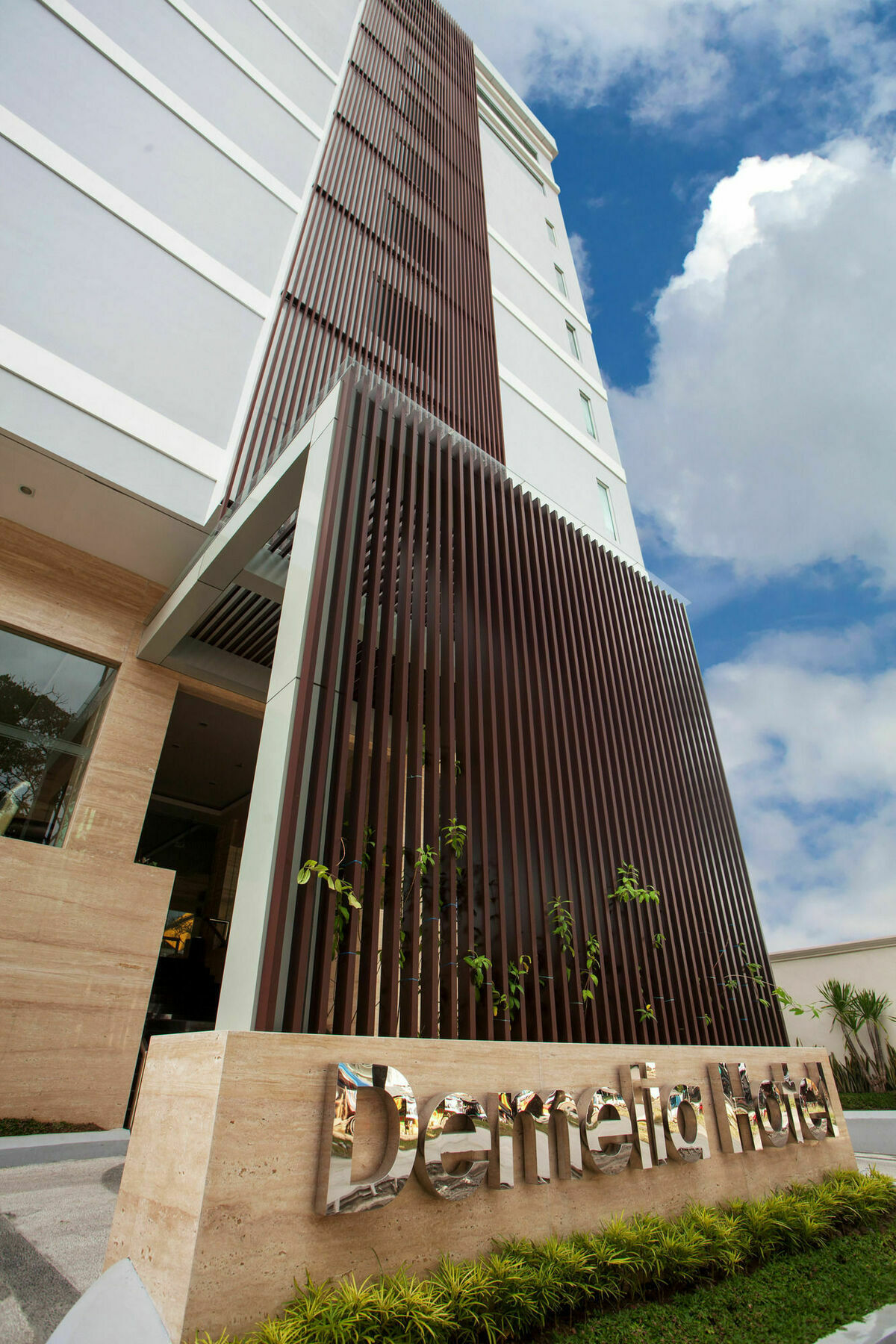 Demelia Hotel Makassar Bagian luar foto